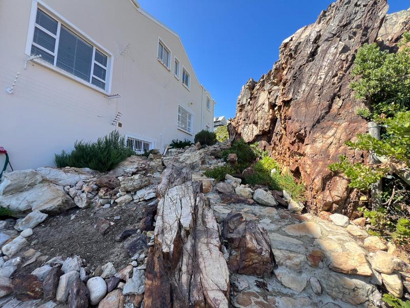 6 Bedroom Property for Sale in Rooi Els Western Cape